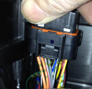 Datei:Ecu-stecker-links.jpg